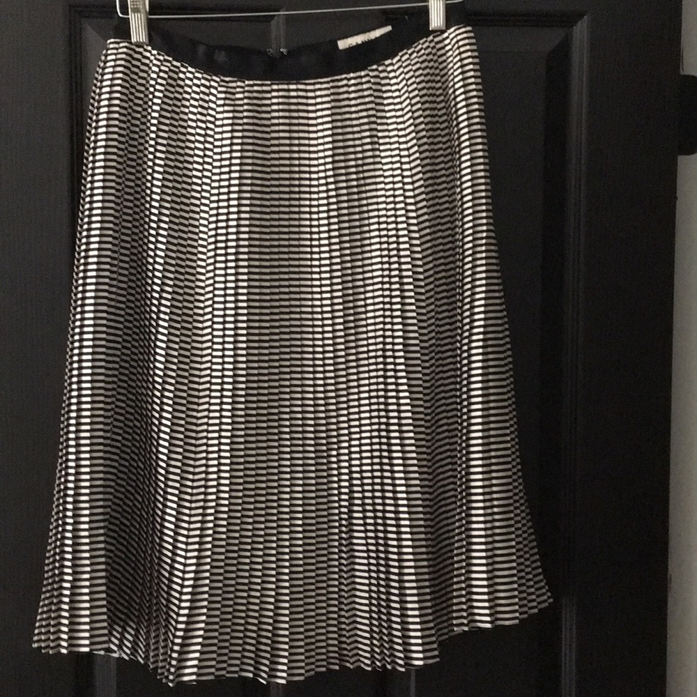 PLEADED SKIRT